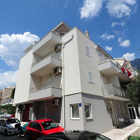Apartments Knezevic Макарска Екстериор снимка