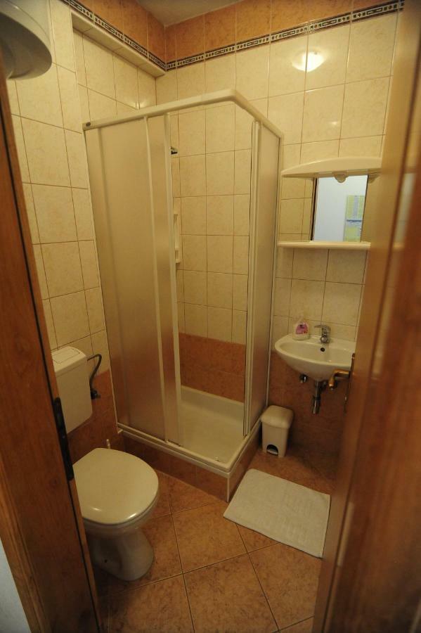 Apartments Knezevic Макарска Екстериор снимка