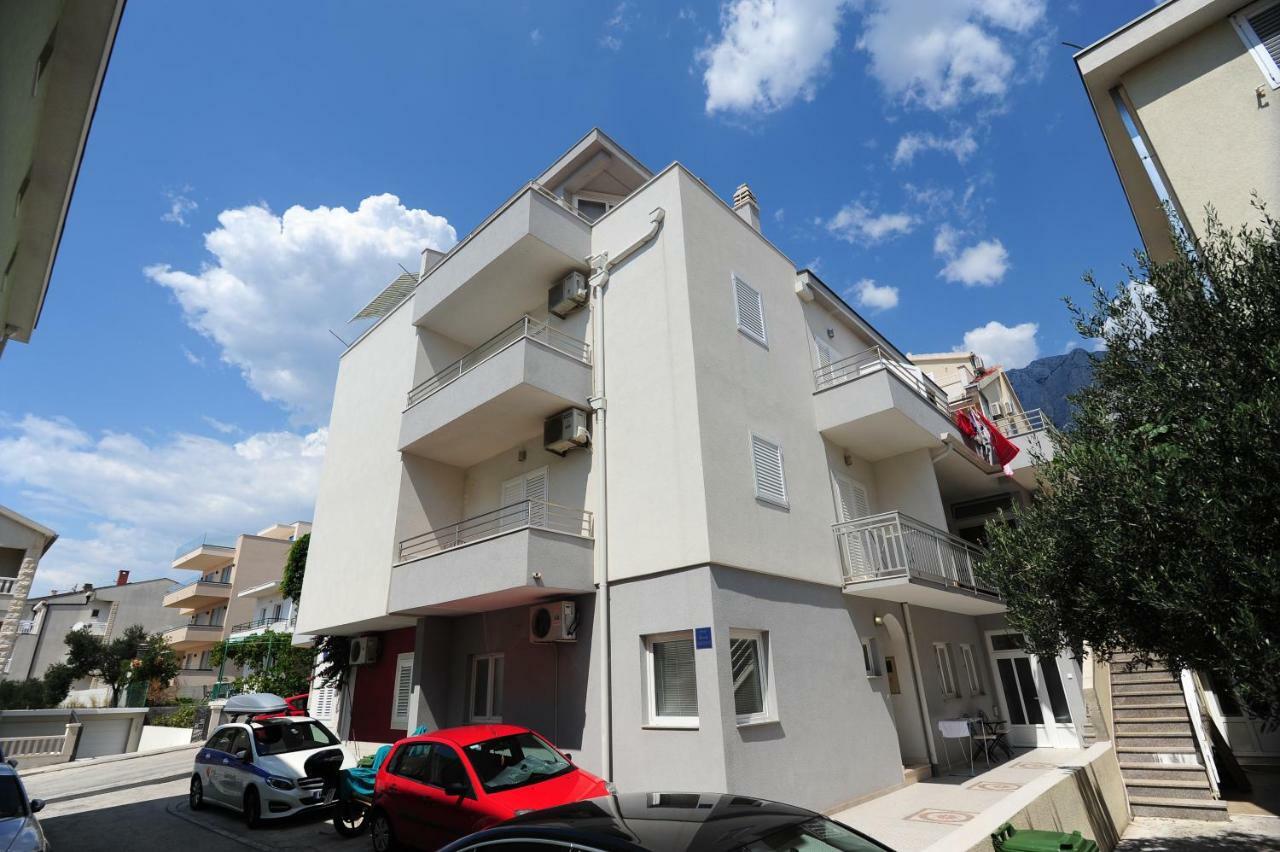 Apartments Knezevic Макарска Екстериор снимка