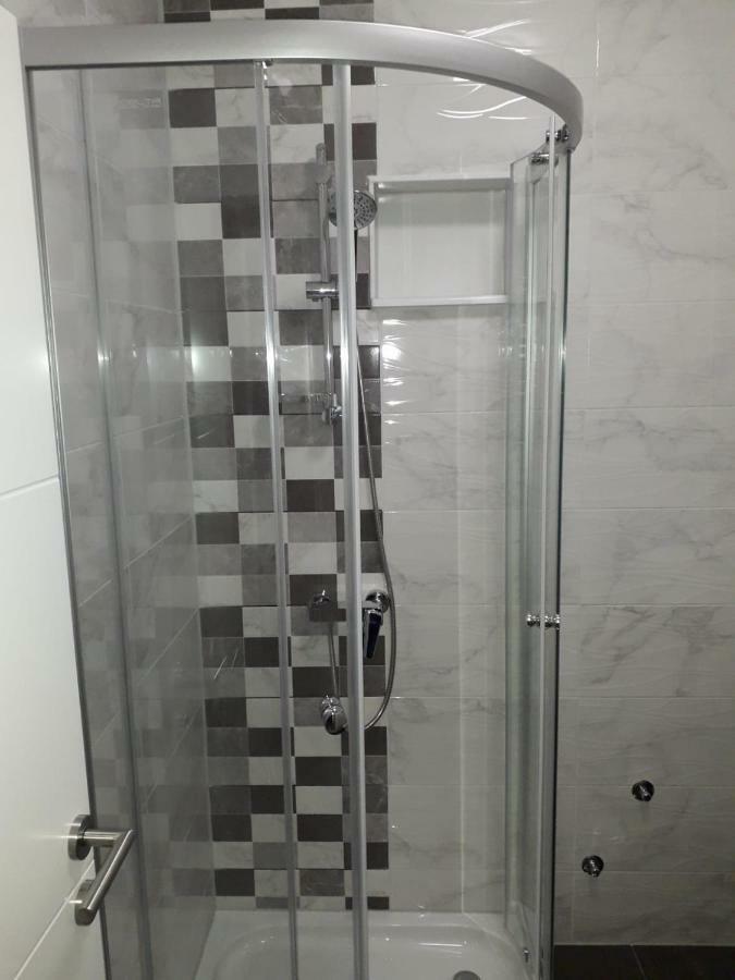 Apartments Knezevic Макарска Екстериор снимка