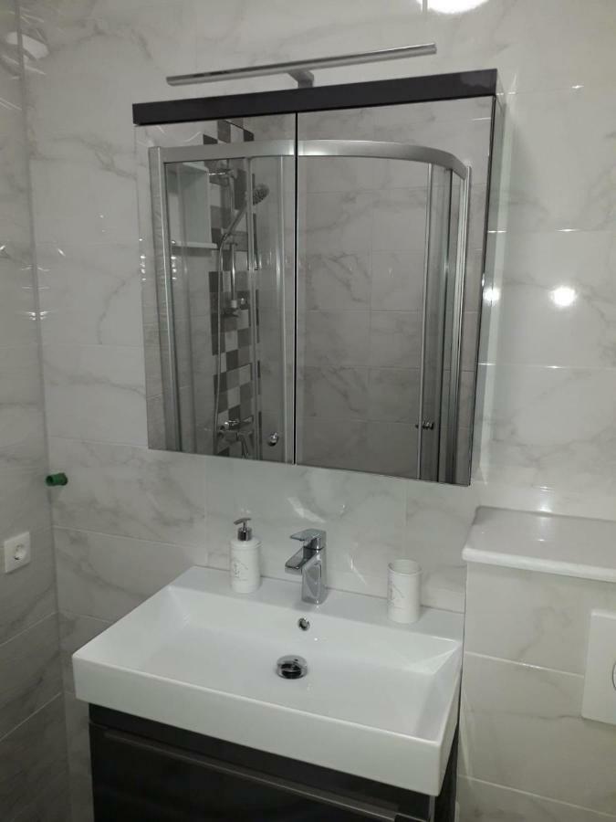 Apartments Knezevic Макарска Екстериор снимка