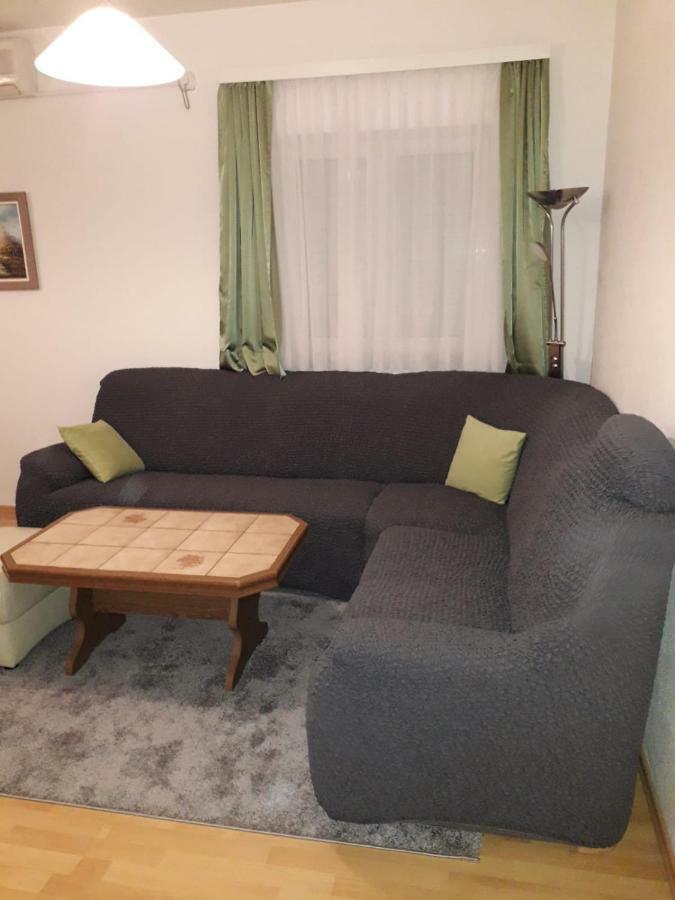 Apartments Knezevic Макарска Екстериор снимка