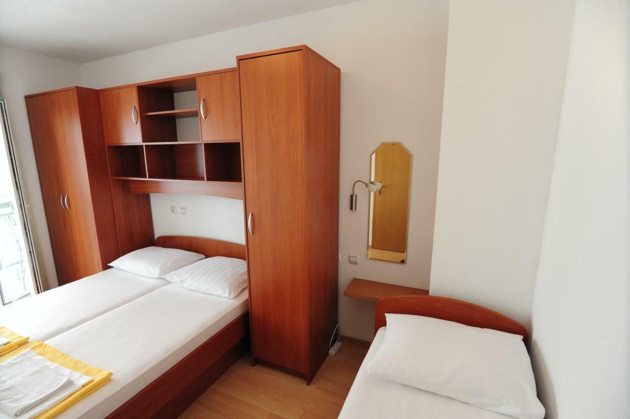 Apartments Knezevic Макарска Екстериор снимка