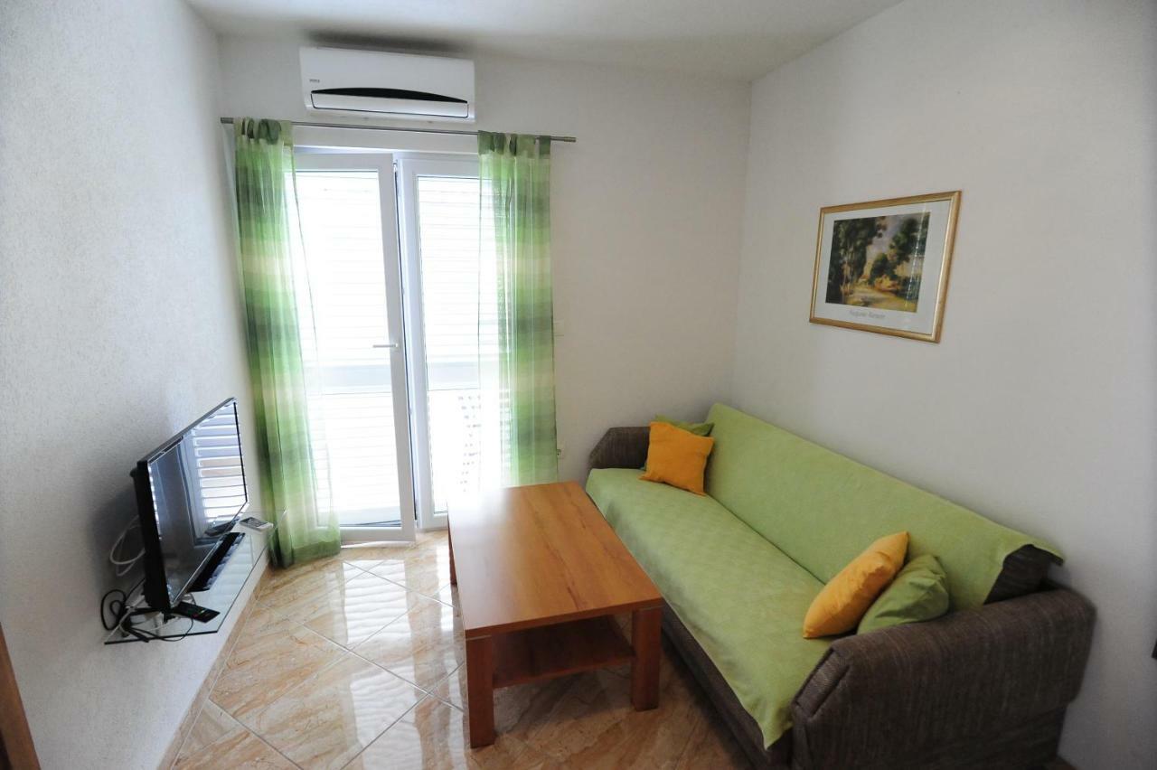 Apartments Knezevic Макарска Екстериор снимка