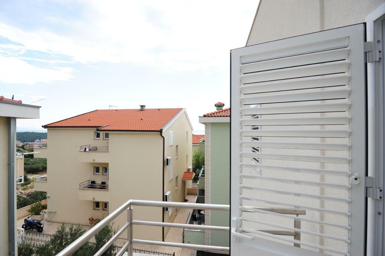 Apartments Knezevic Макарска Екстериор снимка