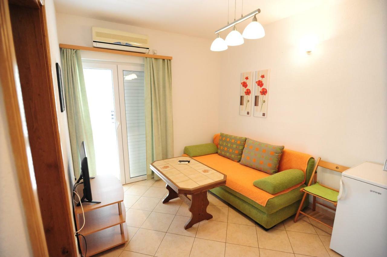Apartments Knezevic Макарска Екстериор снимка