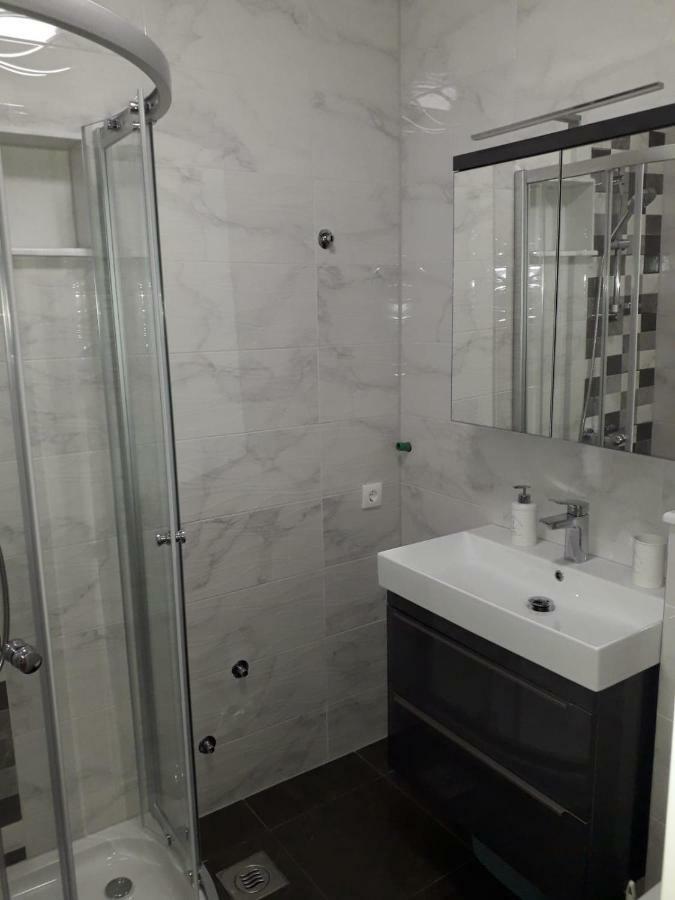 Apartments Knezevic Макарска Екстериор снимка